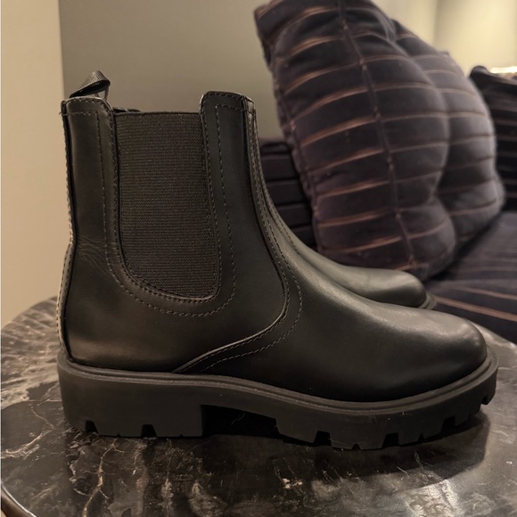 Nine West Shoes - Nine West Chelsea Boots Size 5.5